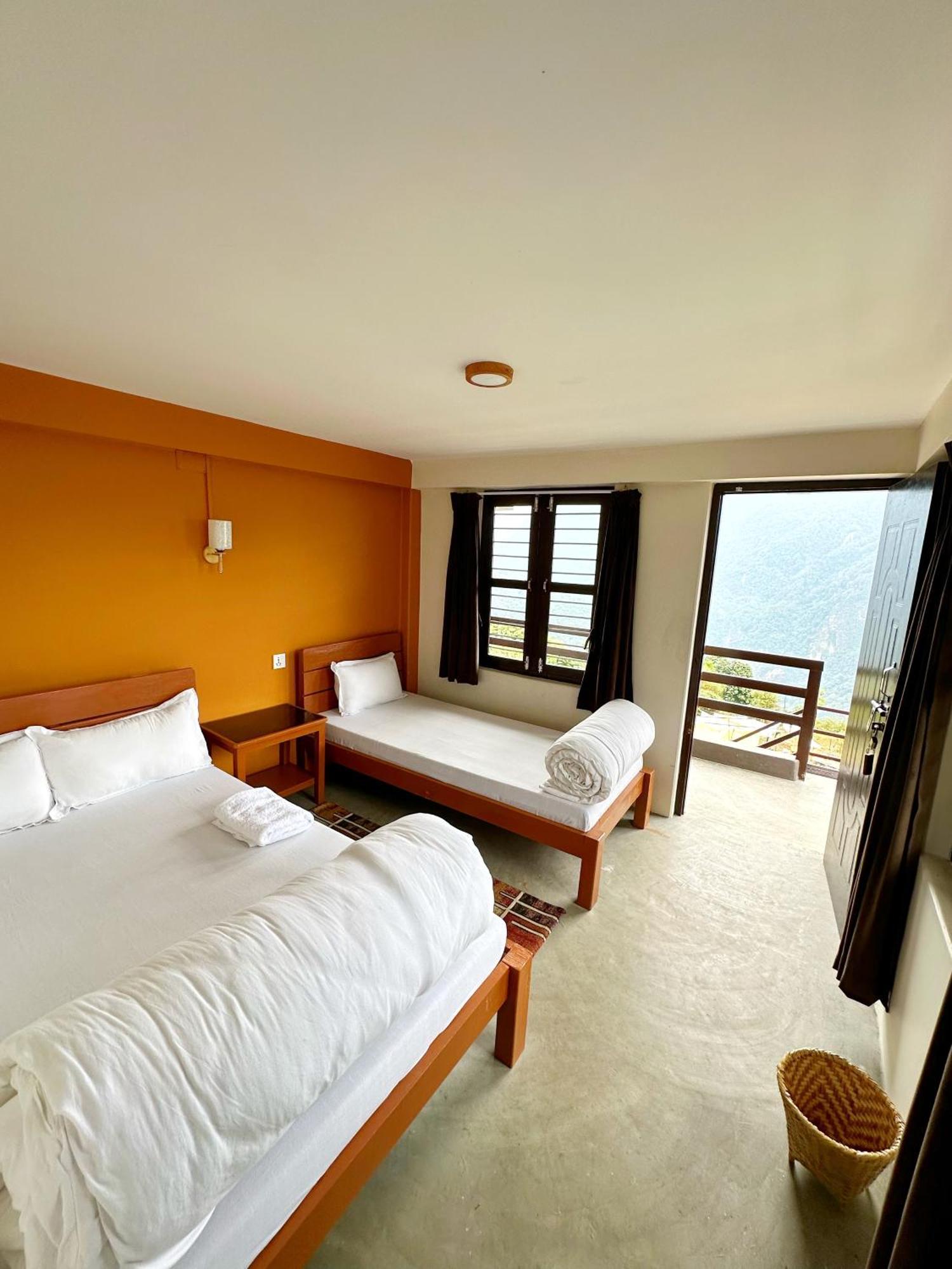 Hill Top Lodge Ghandruk Astam Экстерьер фото